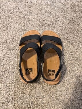 Reef Women’s Water Vista Sandal in Black/Tan